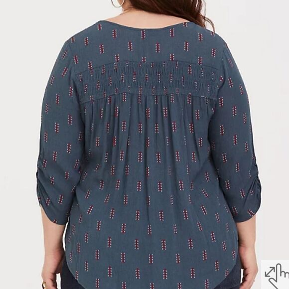 Torrid BLUE SMOCKED BUTTON-LOOP GAUZE BLOUSE  Sz 2 - Picture 5 of 6